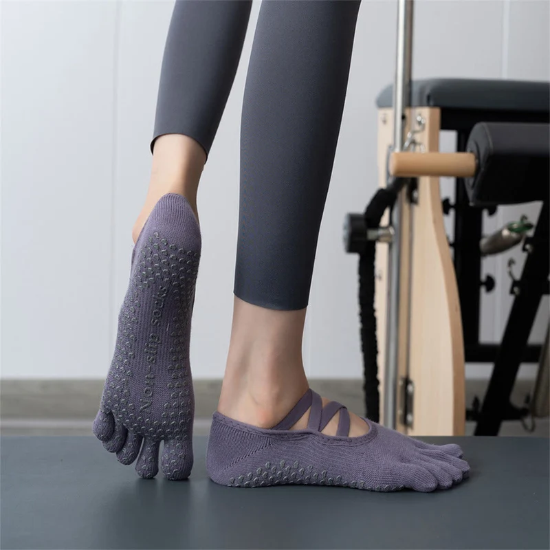Olivenorma Zehensocken mit Silikonnoppen, rutschfest, stoßdämpfend, eng anliegend, für alle Indoor-Aktivitäten, Yoga-Socken für Damen