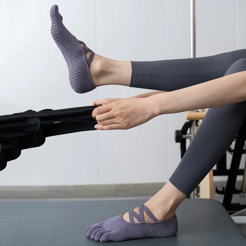 Olivenorma Zehensocken mit Silikonnoppen, rutschfest, stoßdämpfend, eng anliegend, für alle Indoor-Aktivitäten, Yoga-Socken für Damen