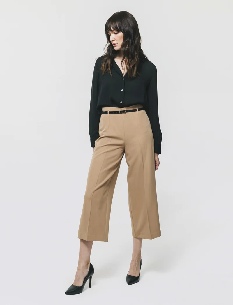 Camicia con Spacchi e Manica Lunga - Nero