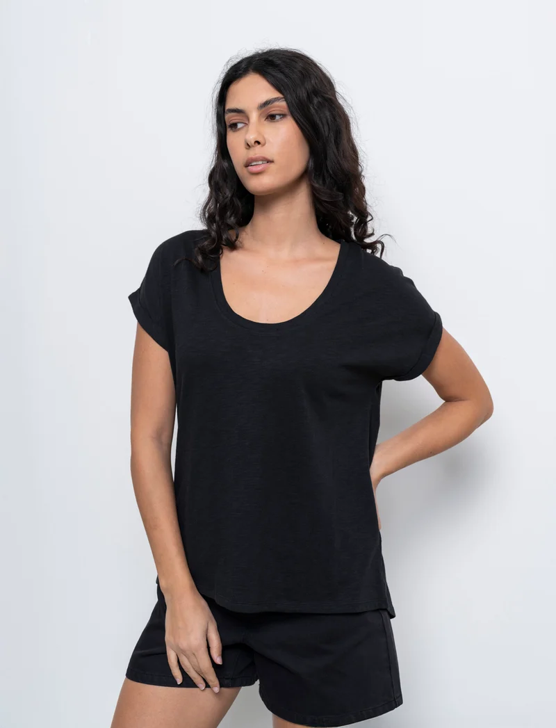 T-shirt con risvolto sulle maniche da donna - Nero