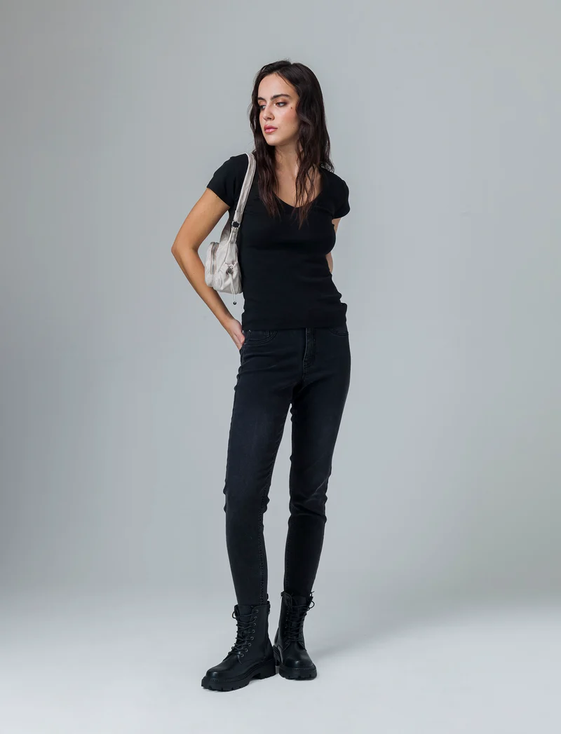 T-shirt basica scollo a v da donna - Nero