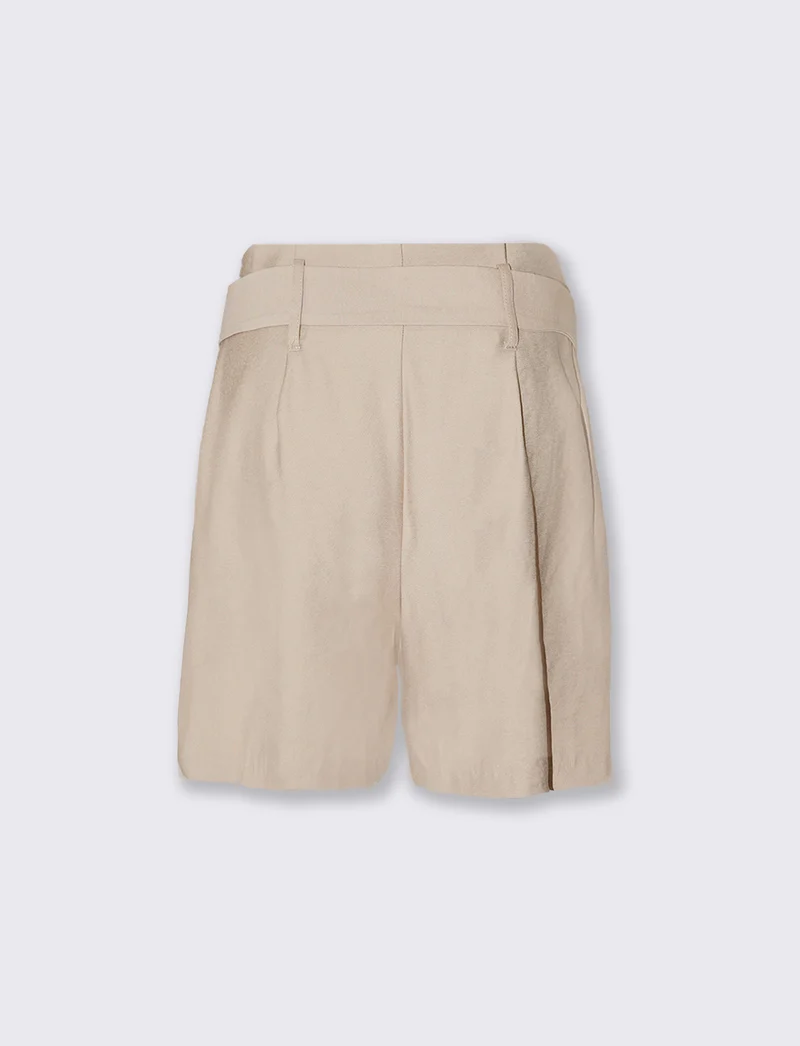 Pantaloncini in tessuto con pinches e cintura - Beige