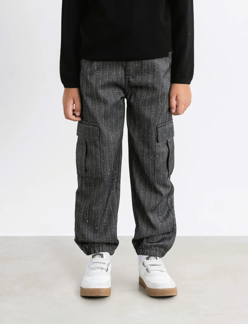 Pantalone in tessuto spigato. - Grigio