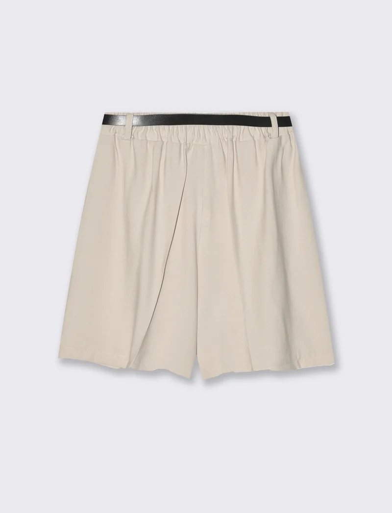 Short con cintura - Beige