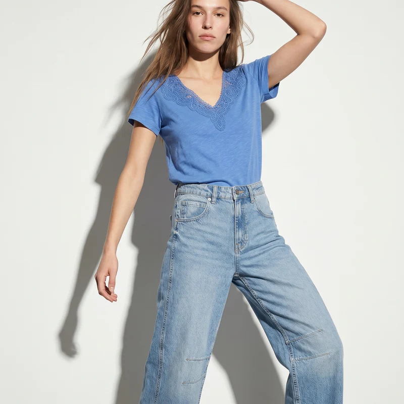T-Shirt con Passamaneria Scollo V - Azzurro