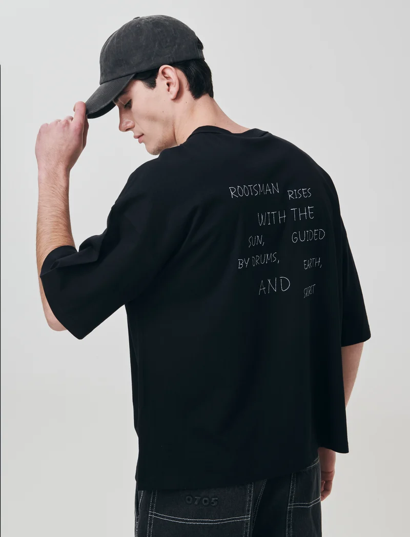 T-shirt boxy fit con stampe e ricami - Nero
