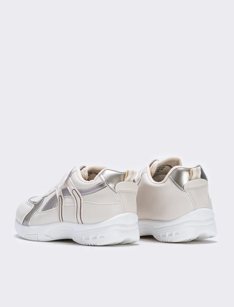 Sneakers beige da bambina con strappo - Beige