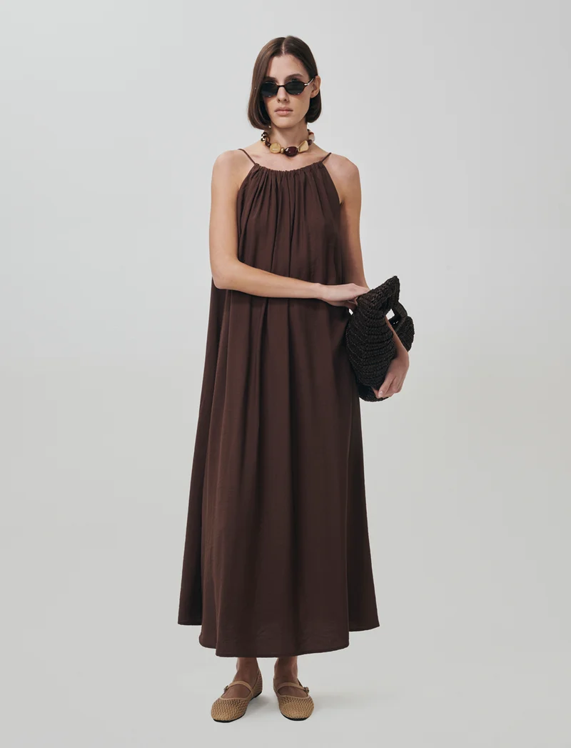 Vestito lungo con collo arricciato e svasato - Marrone cioccolato