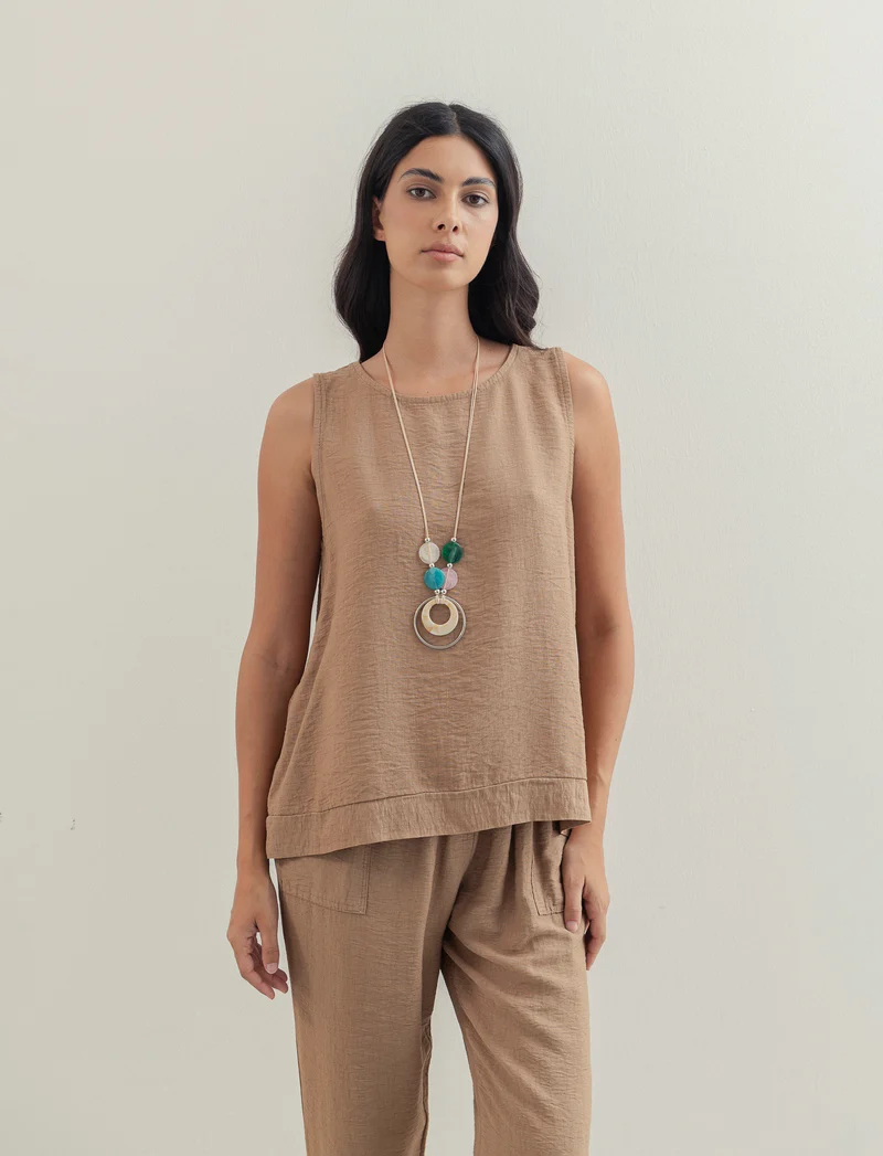 Top con collana - Cammello