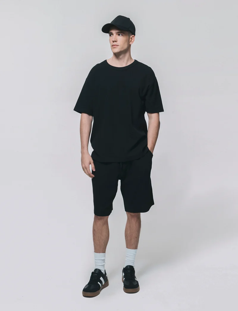 T-shirt girocollo in cotone a coste - Nero