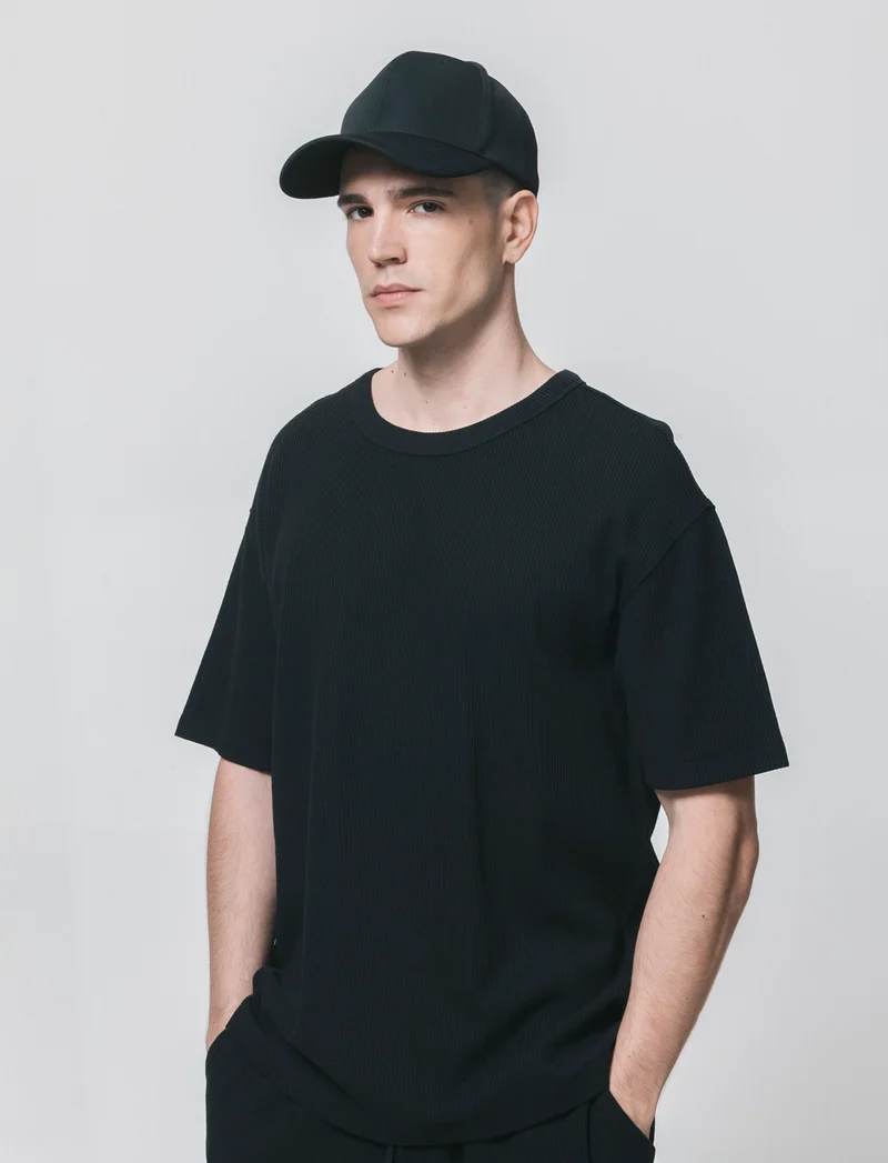 T-shirt girocollo in cotone a coste - Nero