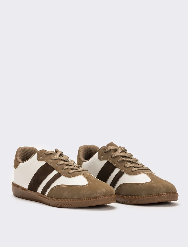 Sneakers con inserti laterali da uomo - Marrone