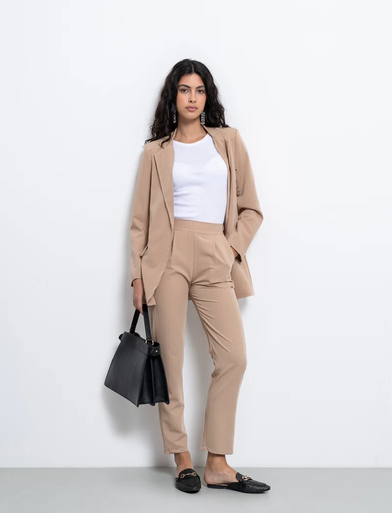 Pantalone in tessuto rigato con elastico al dietro - Beige