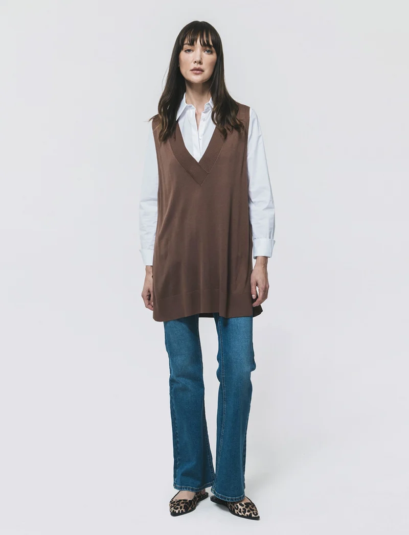 Gilet lungo con scollo a V e spacchi laterali - Marrone
