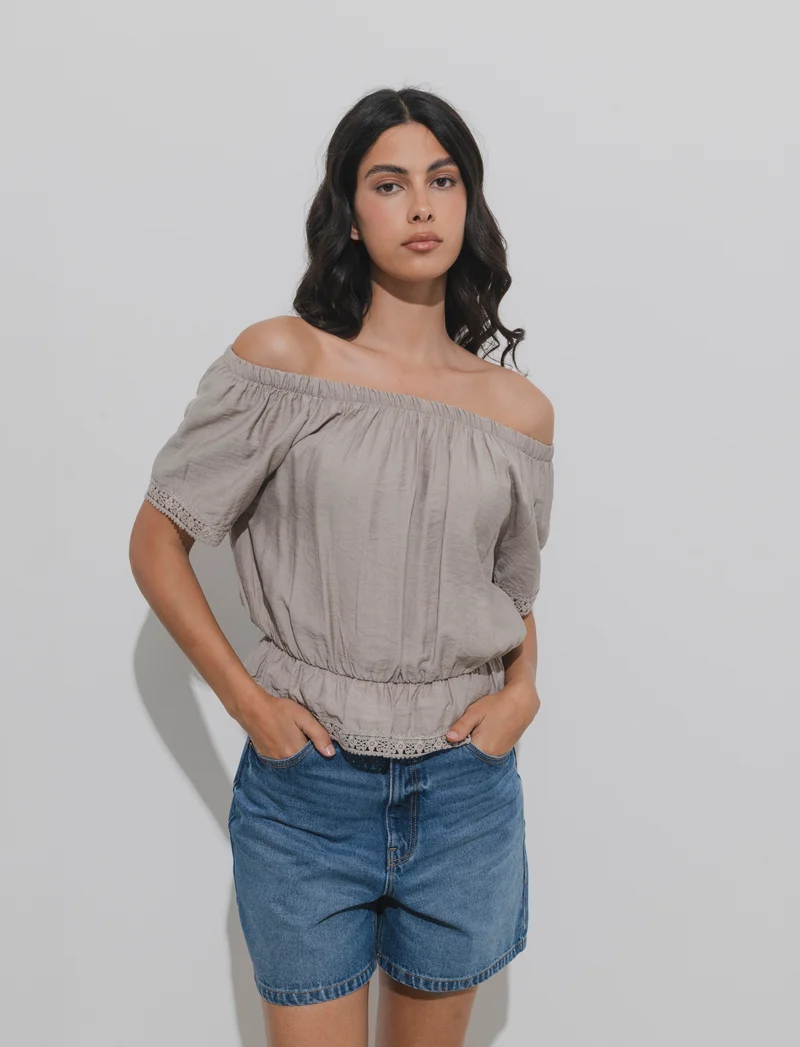 T-shirt con pizzo da donna - Beige