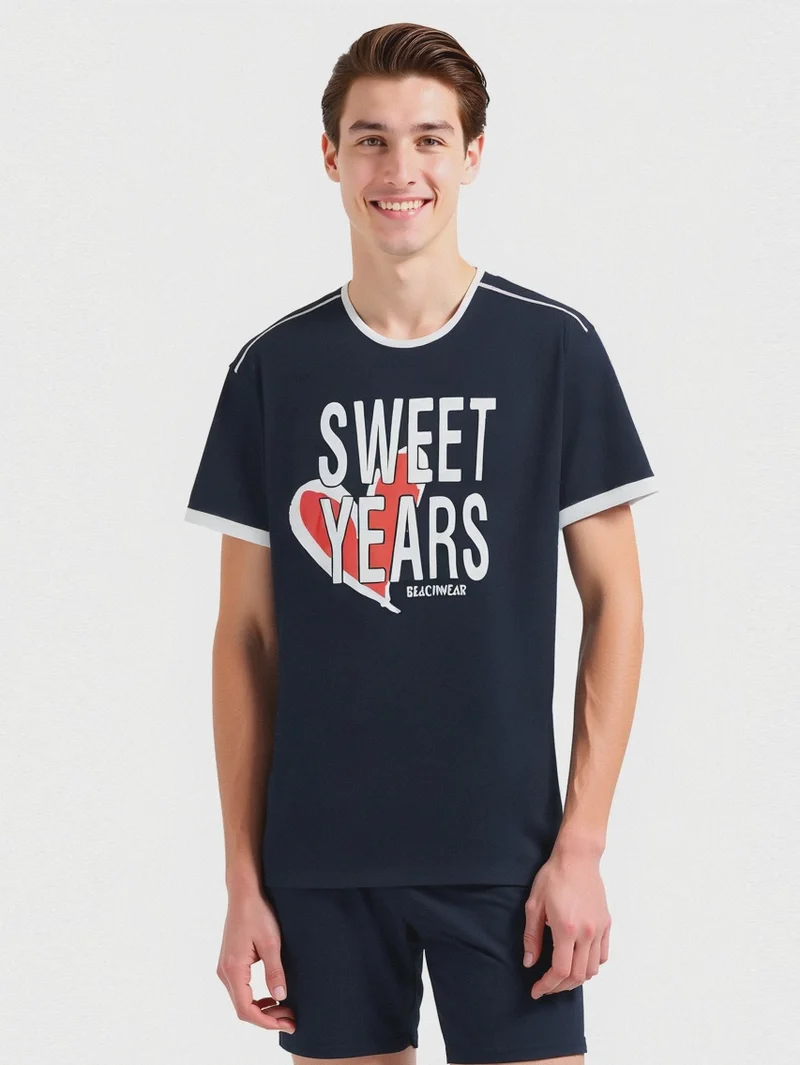 T-shirt elasticizzata con stampa sweet years da uomo - Blu