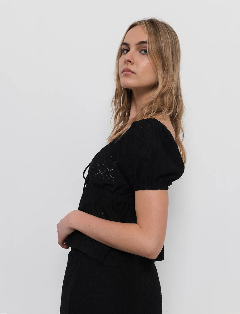 T-shirt con manica a sbuffo da donna - Nero