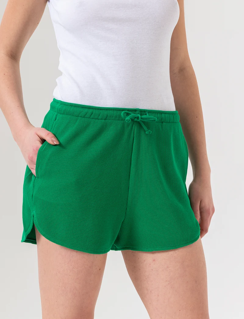 Short con elastico in vita da donna - Verde prato