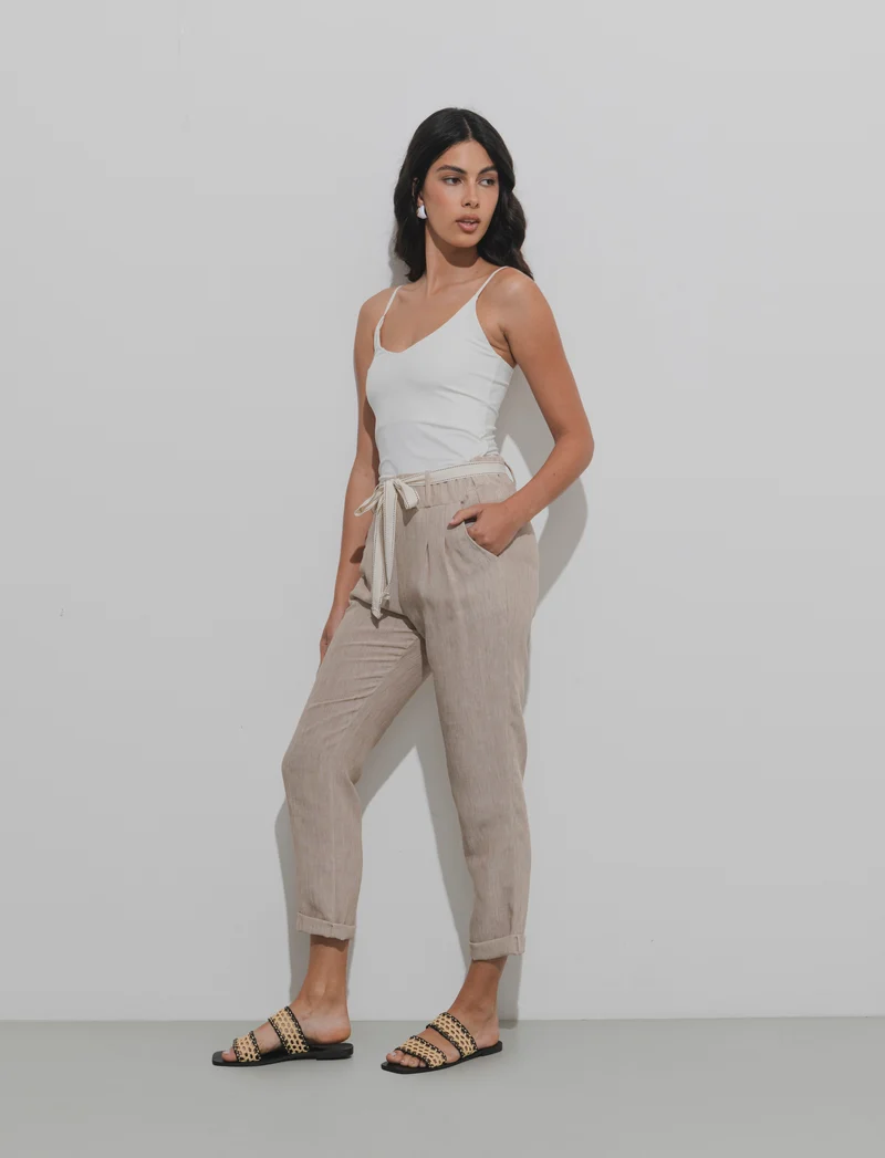 Pantalone con elastico in vita e cintura - Beige