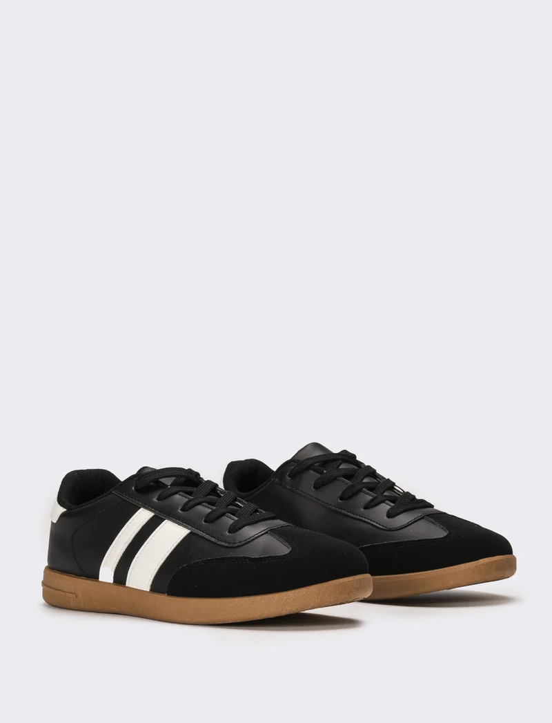 Sneakers da donna con inserti - Nero