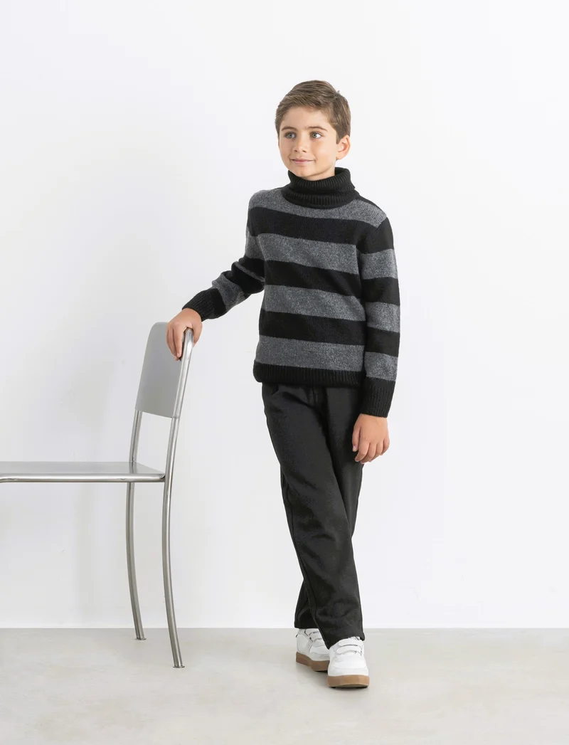Maglia collo alto a righe. - Nero