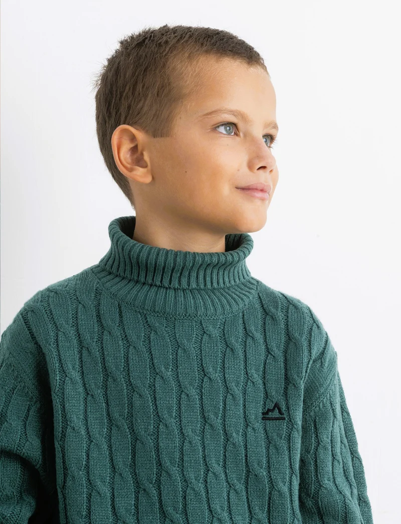 Maglia collo alto a traccia. - Verde