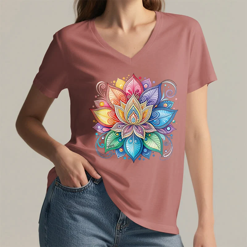 Olivenorma Damen-T-Shirt mit lebendigem Regenbogen-Mandala-Lotus-Boho-Grafikmuster und V-Ausschnitt