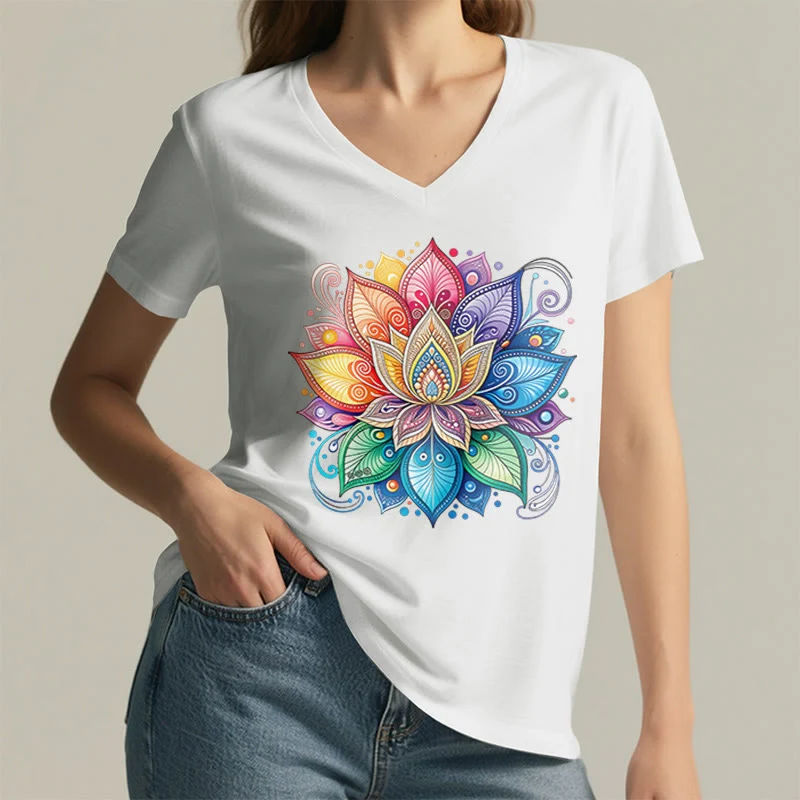 Olivenorma Damen-T-Shirt mit lebendigem Regenbogen-Mandala-Lotus-Boho-Grafikmuster und V-Ausschnitt