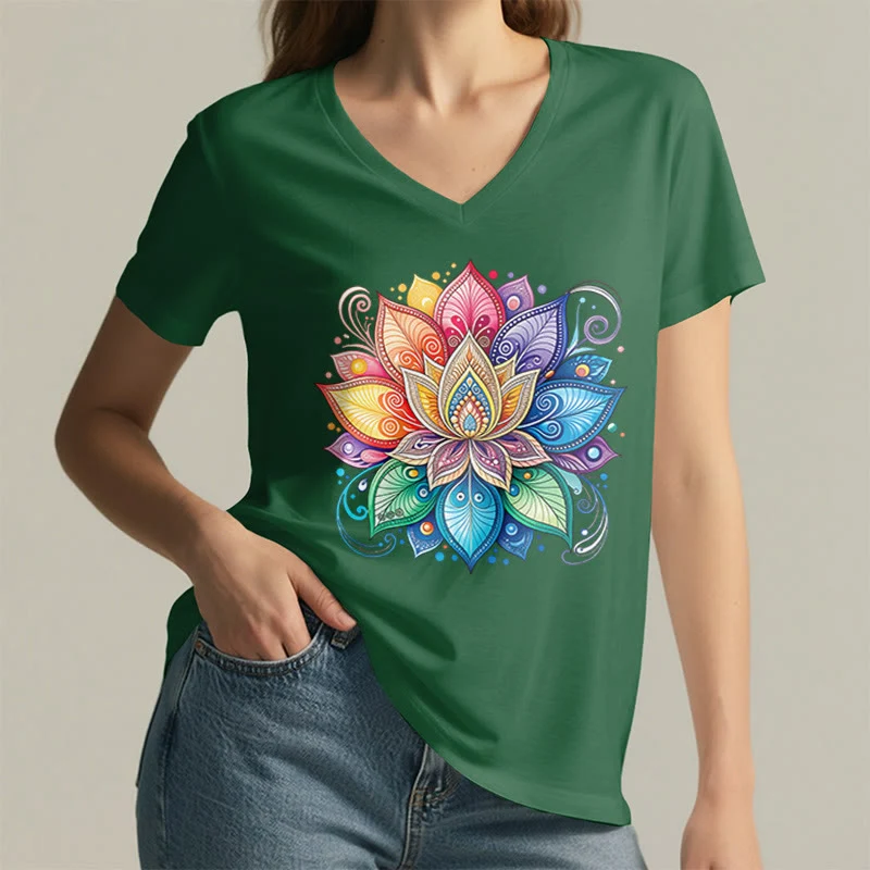 Olivenorma Damen-T-Shirt mit lebendigem Regenbogen-Mandala-Lotus-Boho-Grafikmuster und V-Ausschnitt