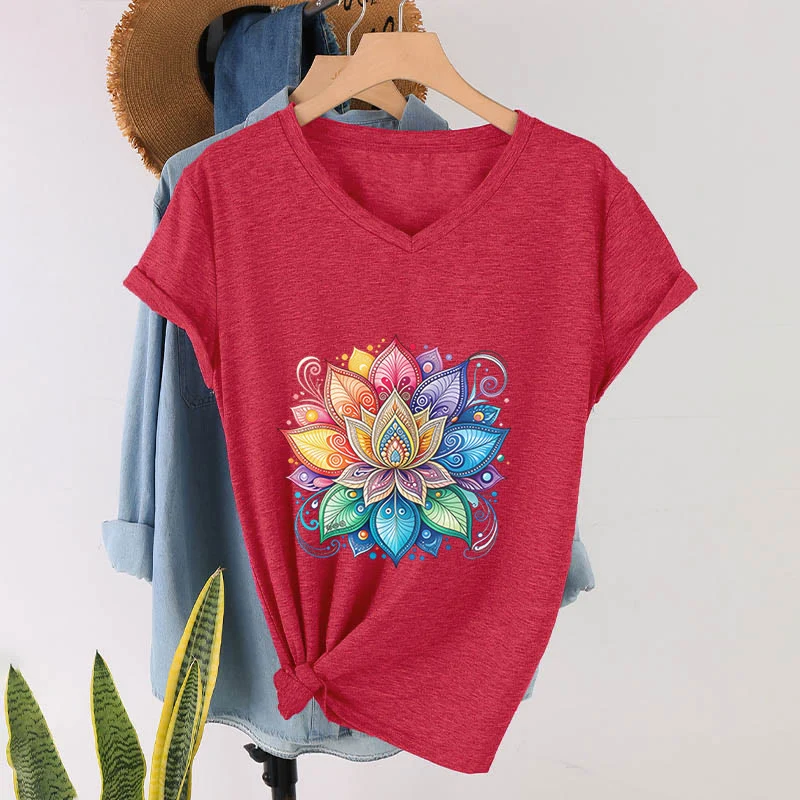 Olivenorma Damen-T-Shirt mit lebendigem Regenbogen-Mandala-Lotus-Boho-Grafikmuster und V-Ausschnitt