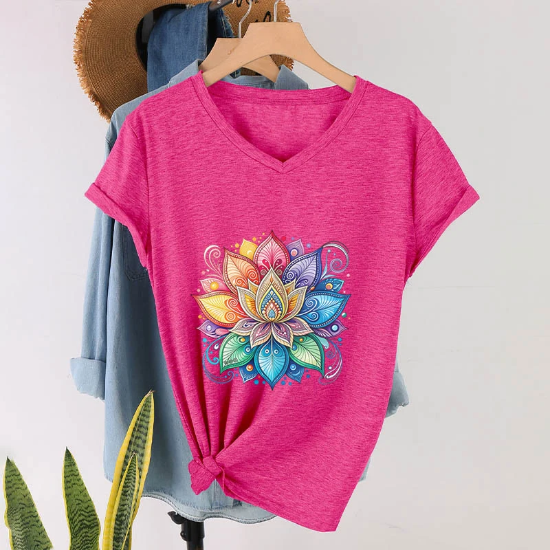 Olivenorma Damen-T-Shirt mit lebendigem Regenbogen-Mandala-Lotus-Boho-Grafikmuster und V-Ausschnitt