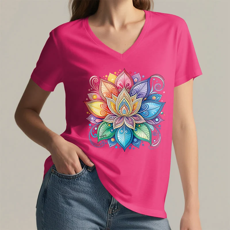 Olivenorma Damen-T-Shirt mit lebendigem Regenbogen-Mandala-Lotus-Boho-Grafikmuster und V-Ausschnitt