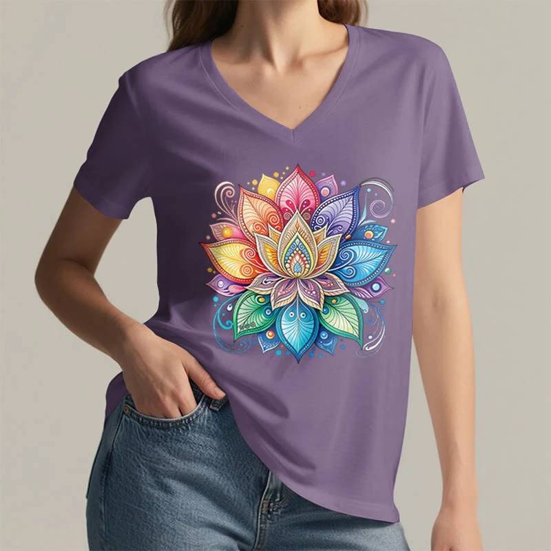Olivenorma Damen-T-Shirt mit lebendigem Regenbogen-Mandala-Lotus-Boho-Grafikmuster und V-Ausschnitt