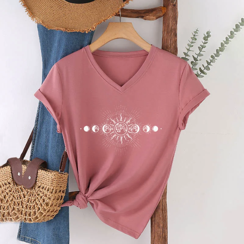 Olivenorma Boho Damen-T-Shirt mit Sonnen- und Mondphasenmotiv und V-Ausschnitt