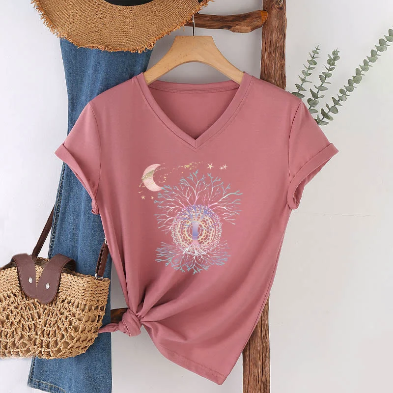 Olivenorma Boho Halbmond Stern Galaxie Baum des Lebens Grafik Damen V-Ausschnitt T-Shirt