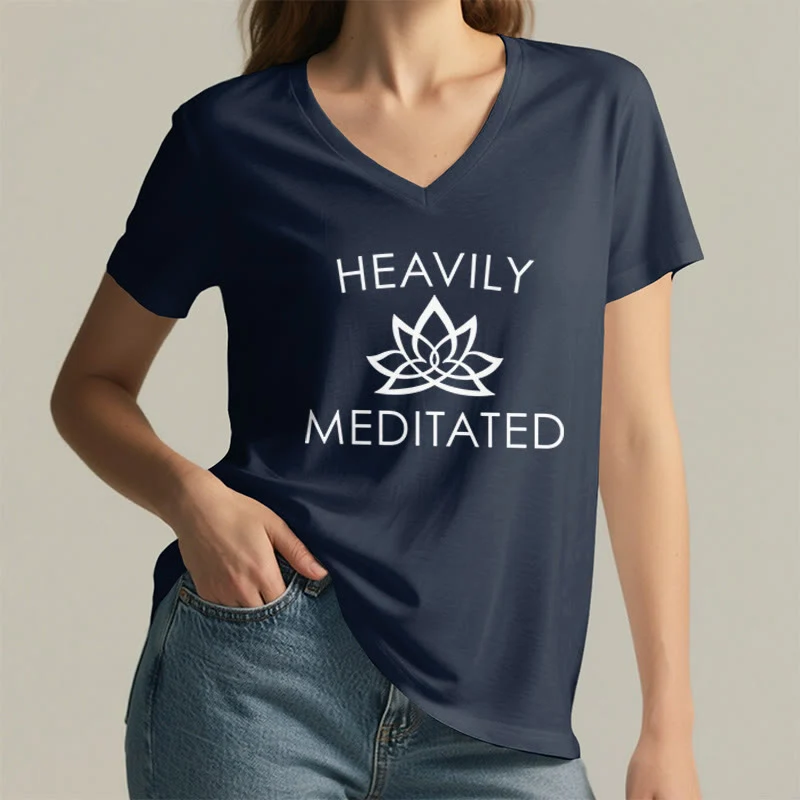 Olivenorma Damen-T-Shirt mit minimalistischem Lotusblumen-Motiv und V-Ausschnitt