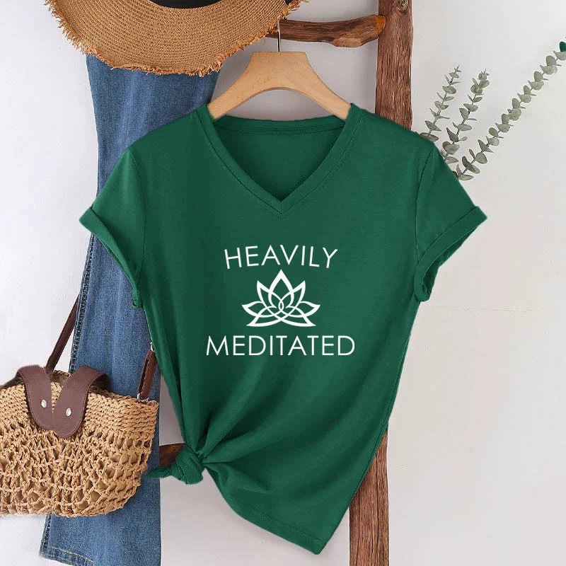 Olivenorma Damen-T-Shirt mit minimalistischem Lotusblumen-Motiv und V-Ausschnitt