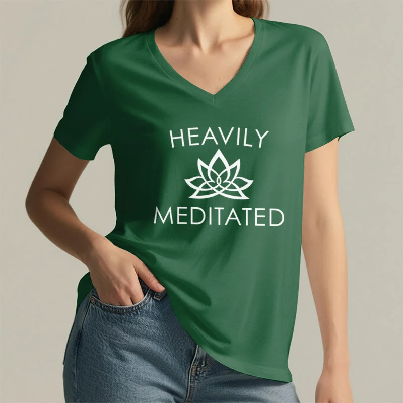 Olivenorma Damen-T-Shirt mit minimalistischem Lotusblumen-Motiv und V-Ausschnitt