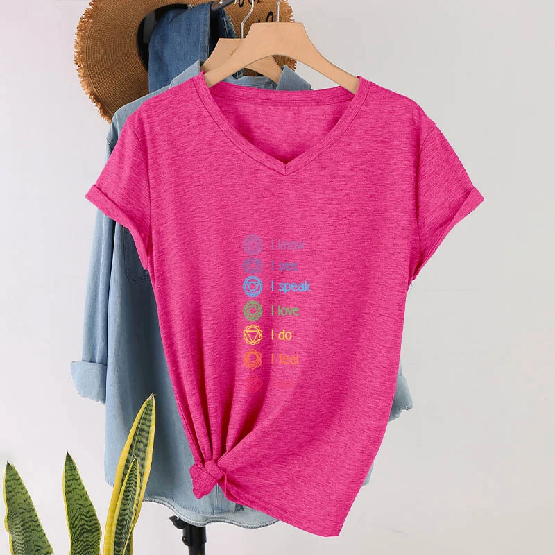 Olivenorma Damen-T-Shirt mit V-Ausschnitt und vertikaler Regenbogen-Grafik (7 Chakra Affirmation)