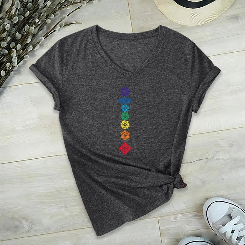 Olivenorma Vertikales Sieben-Chakra-Mandala-T-Shirt mit spiritueller Grafik, V-Ausschnitt, Damen