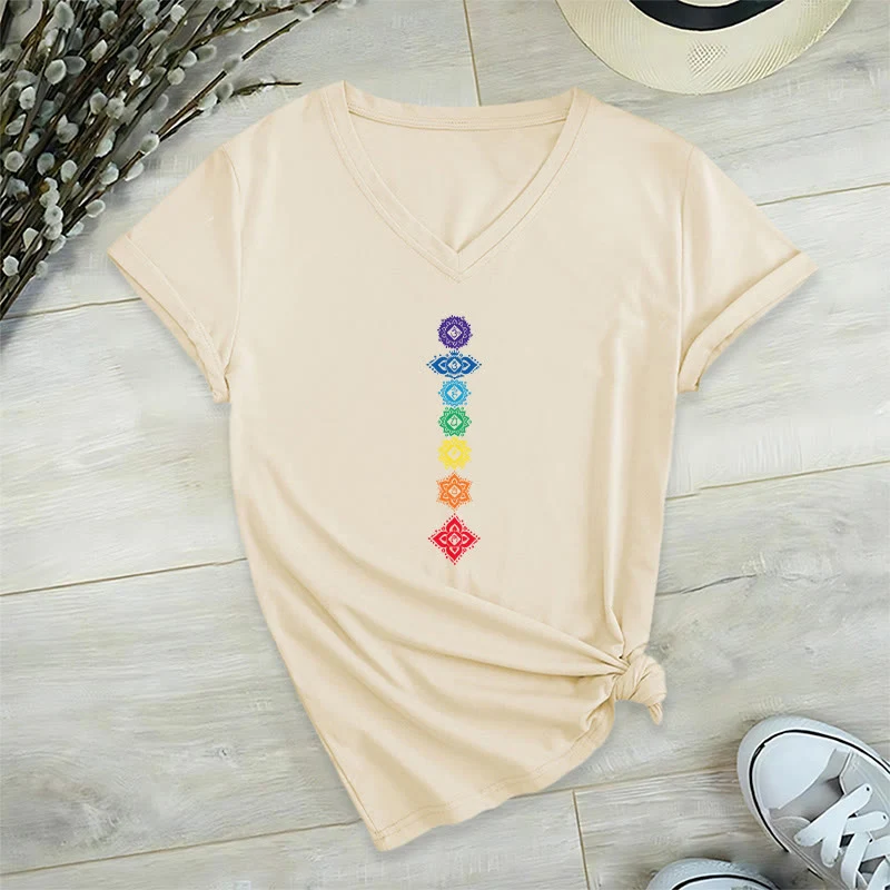 Olivenorma Vertikales Sieben-Chakra-Mandala-T-Shirt mit spiritueller Grafik, V-Ausschnitt, Damen