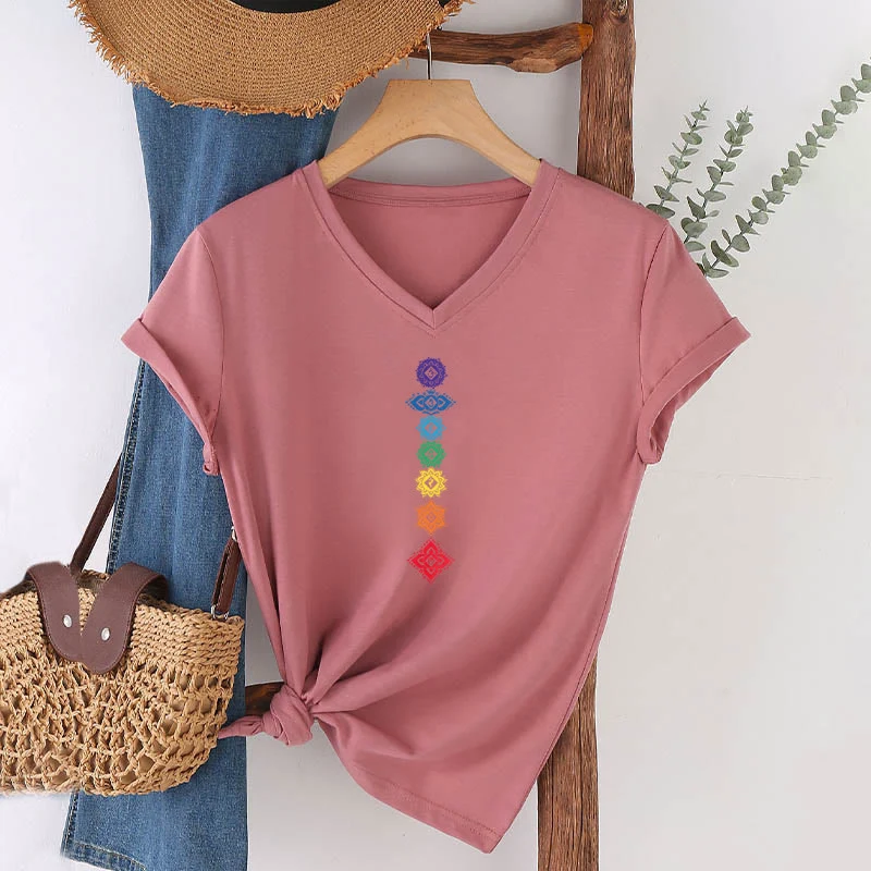 Olivenorma Vertikales Sieben-Chakra-Mandala-T-Shirt mit spiritueller Grafik, V-Ausschnitt, Damen