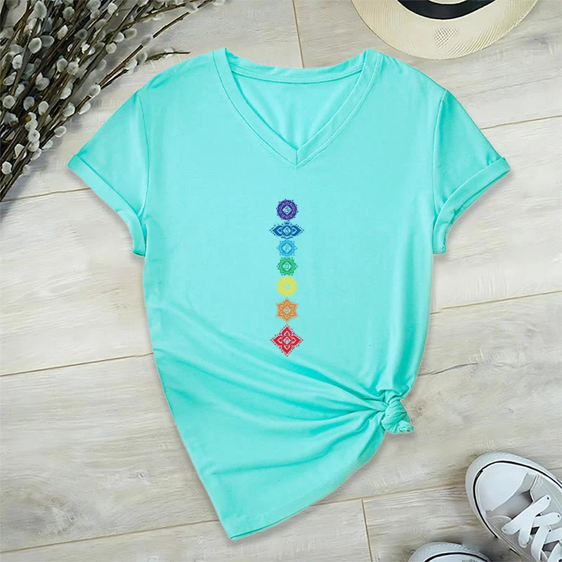 Olivenorma Vertikales Sieben-Chakra-Mandala-T-Shirt mit spiritueller Grafik, V-Ausschnitt, Damen