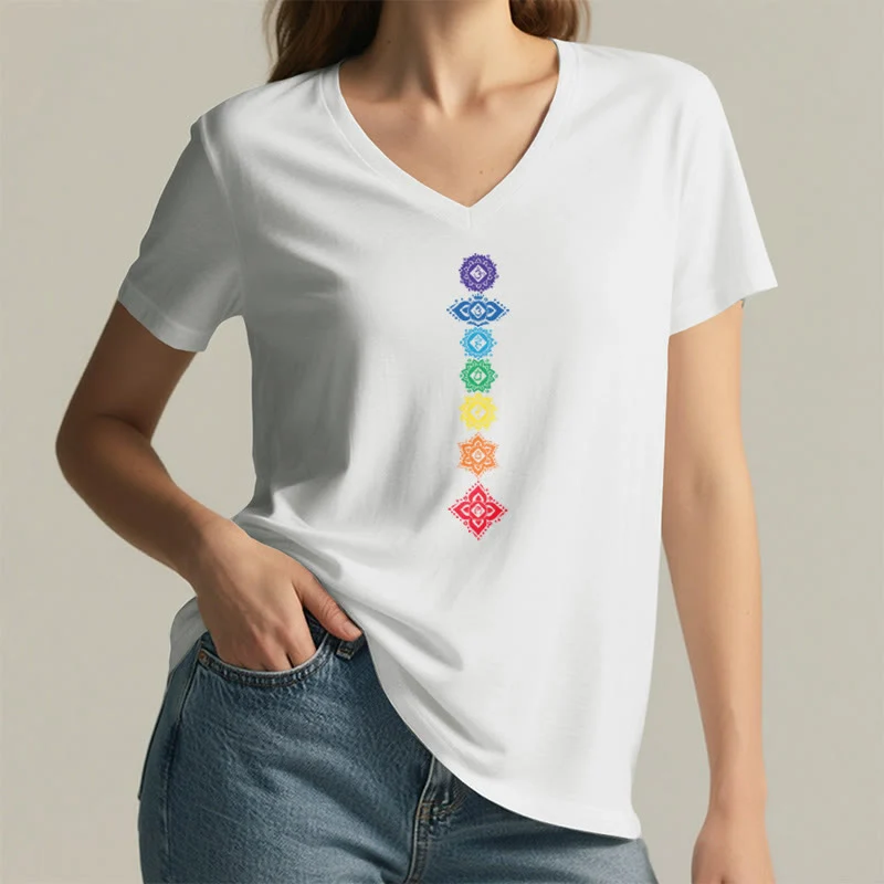 Olivenorma Vertikales Sieben-Chakra-Mandala-T-Shirt mit spiritueller Grafik, V-Ausschnitt, Damen