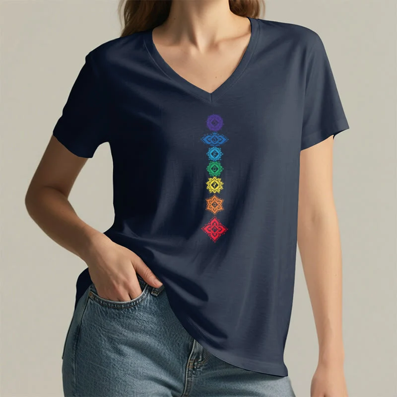 Olivenorma Vertikales Sieben-Chakra-Mandala-T-Shirt mit spiritueller Grafik, V-Ausschnitt, Damen
