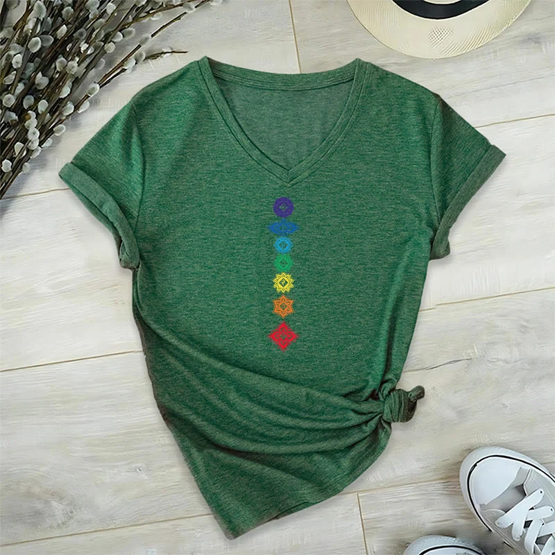 Olivenorma Vertikales Sieben-Chakra-Mandala-T-Shirt mit spiritueller Grafik, V-Ausschnitt, Damen