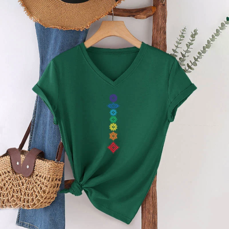 Olivenorma Vertikales Sieben-Chakra-Mandala-T-Shirt mit spiritueller Grafik, V-Ausschnitt, Damen