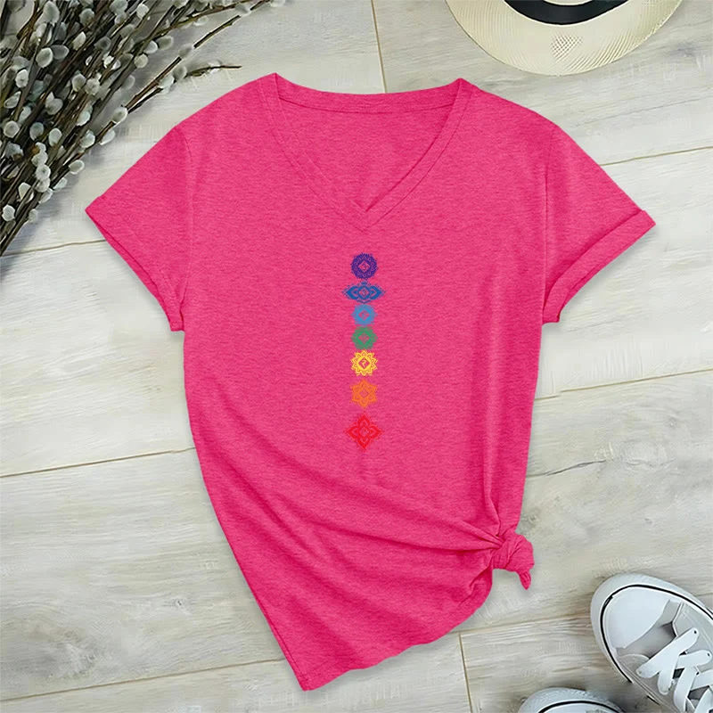 Olivenorma Vertikales Sieben-Chakra-Mandala-T-Shirt mit spiritueller Grafik, V-Ausschnitt, Damen