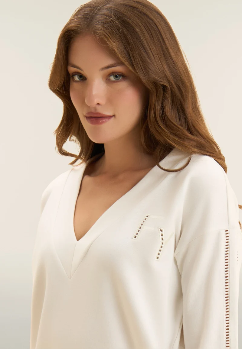V-neck sweatshirt with dropped shoulder and embroidered details - Egret White