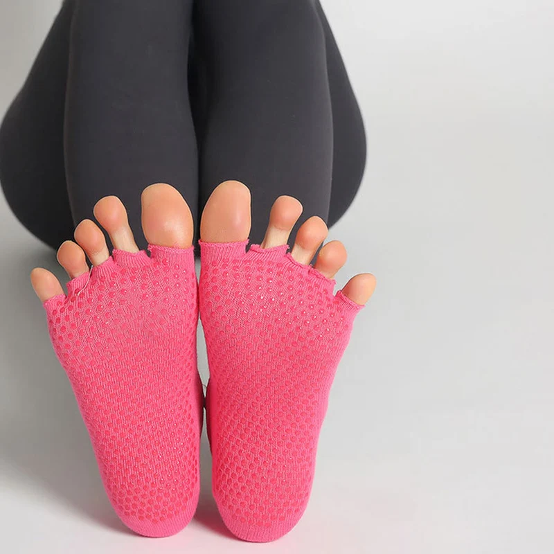 Olivenorma Yoga-Socken für Damen mit verbesserter Traktion, gekreuzten Riemen, offener Zehenpartie und rutschfester Oberfläche